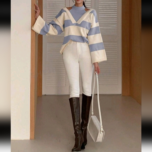 NWT DAZY striped bell sleeve sweater with high-neck design, size large. - Picture 2 of 9